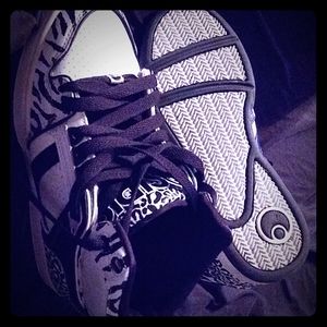 Osiris athletic shoes size 6 youth..size 7 1/2 Wom